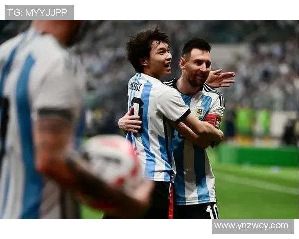 足球明星被狂热粉丝追逐险遭意外事件引发广泛关注与讨论